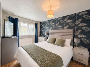 Photo 5- click for photo gallery